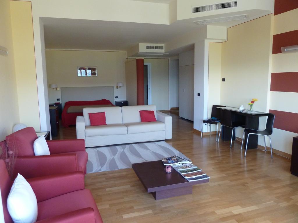 Hotel Residence La Luna Nel Porto Стреза Екстериор снимка