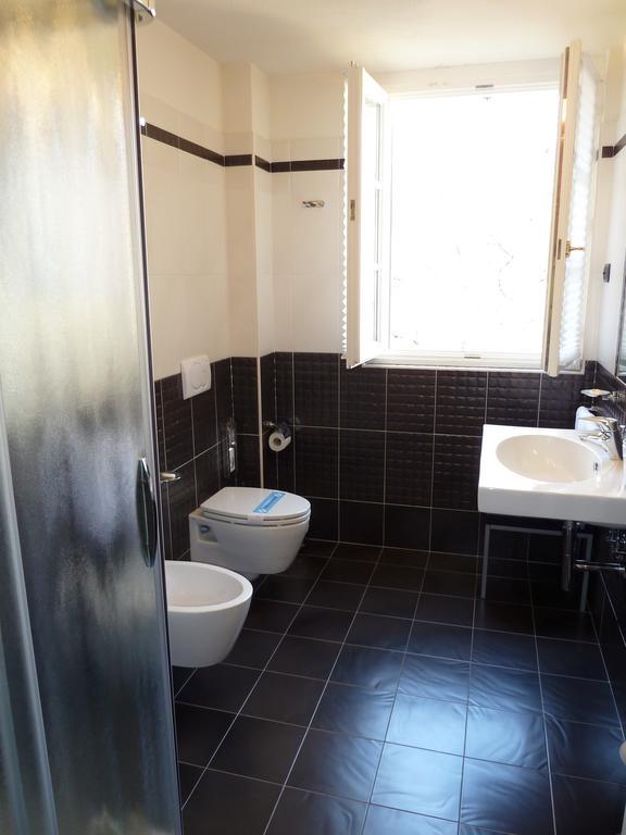 Hotel Residence La Luna Nel Porto Стреза Екстериор снимка