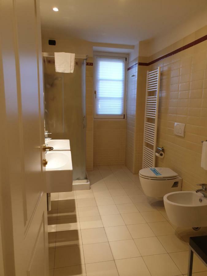 Hotel Residence La Luna Nel Porto Стреза Екстериор снимка