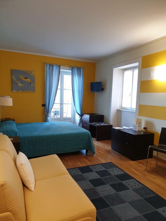 Hotel Residence La Luna Nel Porto Стреза Екстериор снимка