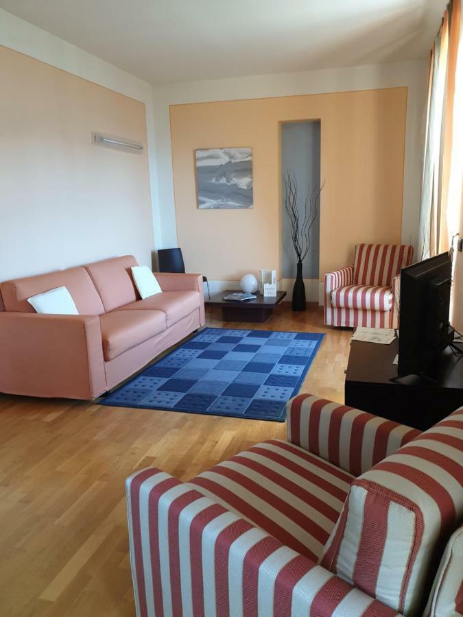 Hotel Residence La Luna Nel Porto Стреза Екстериор снимка