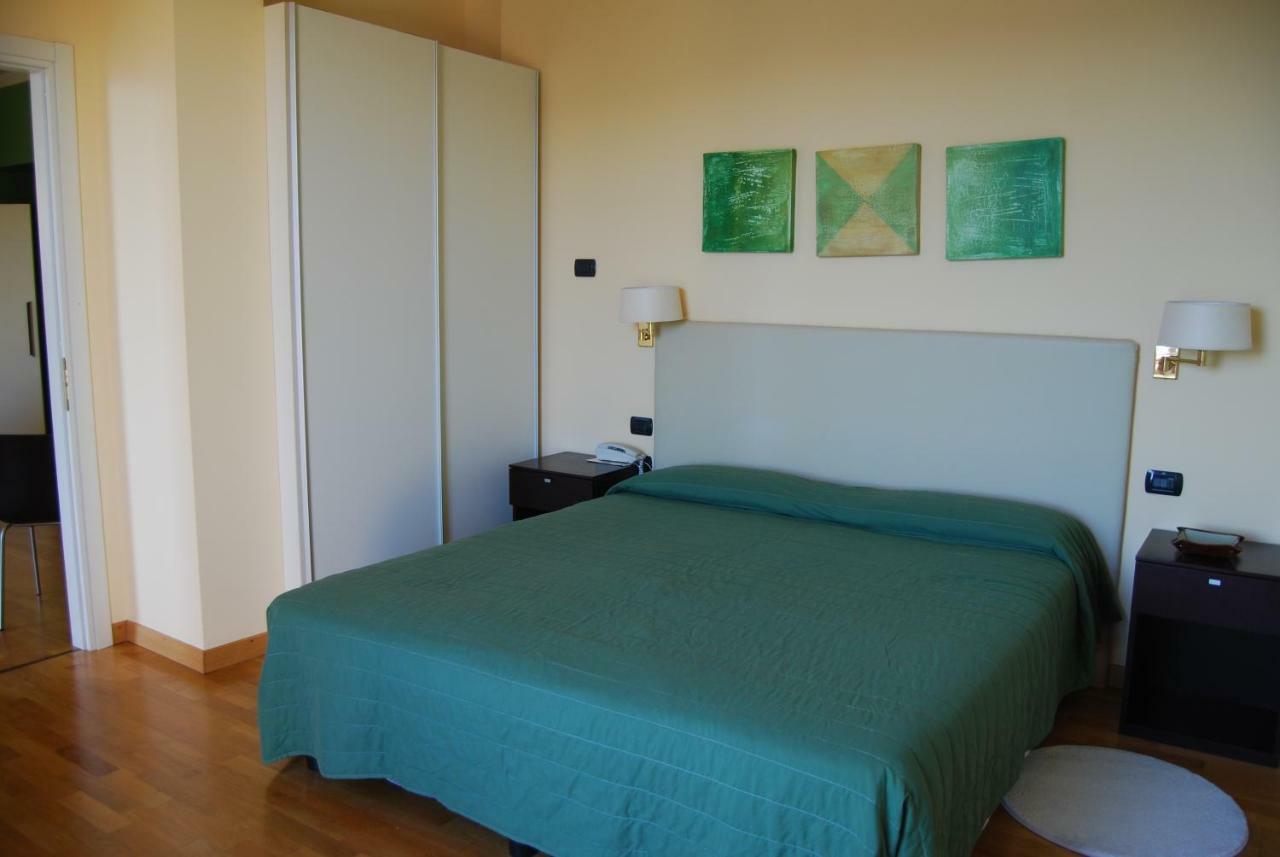 Hotel Residence La Luna Nel Porto Стреза Екстериор снимка